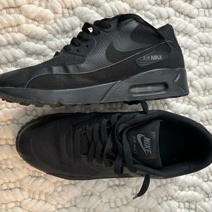 Black Nike Air Max Sneakers Size 9.5